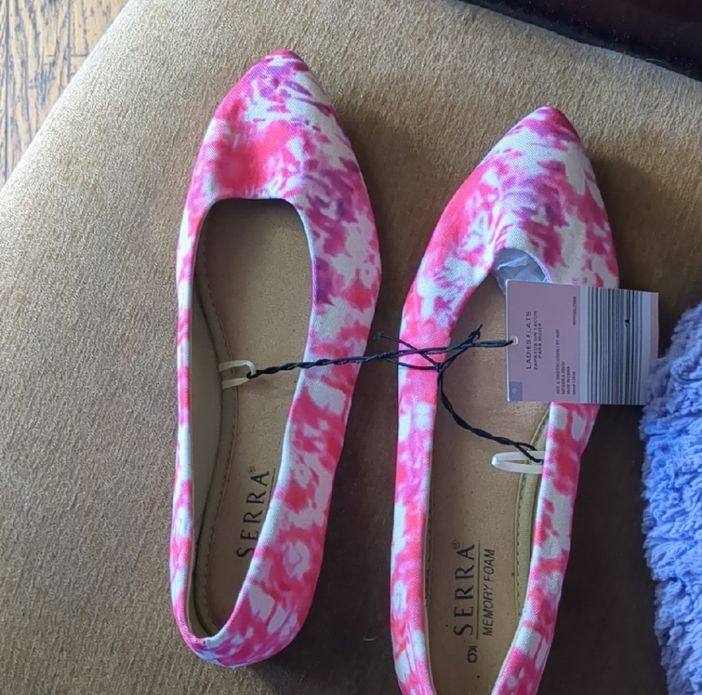 Serra Women's Pink and White Patterned Flats